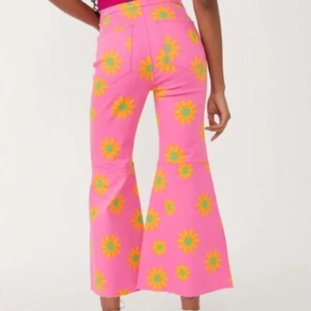 Free People Youthquake Printed Crop Flare Jeans in Lipstick Combo sz 26 - Picture 4 of 6
